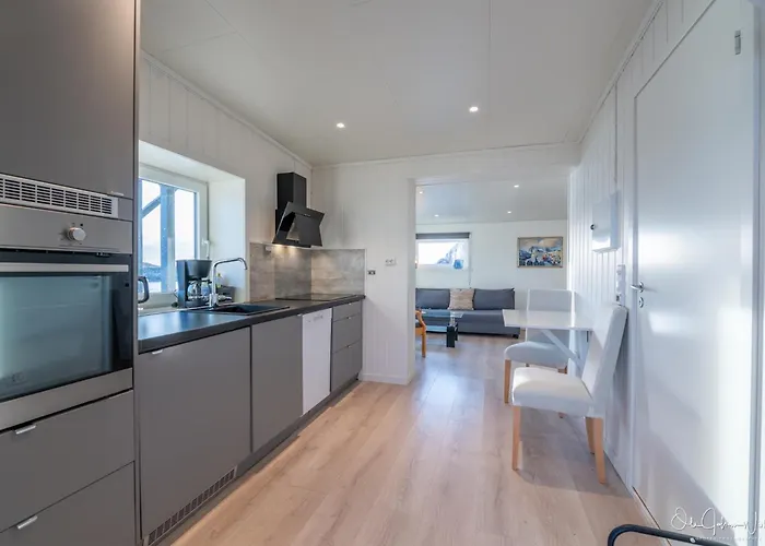 Seaside Ground Floor Henningsvær